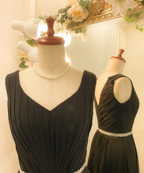 Vネック ストーンベルト プリーツシフォンドレス　ブラック　S-Mサイズ