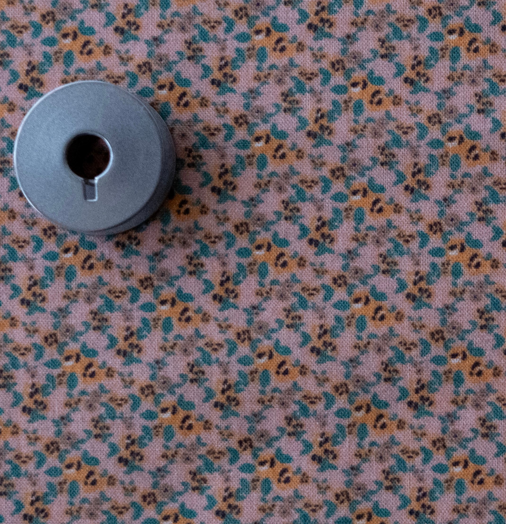 鈴なりの薔薇 サーモンピンク色 : ハノンオリジナルファブリック 20cm