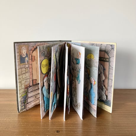 mommy? ／SENDAK・YORINKS・REINHART 絵モーリス・センダック 作アーサー・ヨリンクス 紙工作マシュー・ラインハート しかけ絵本