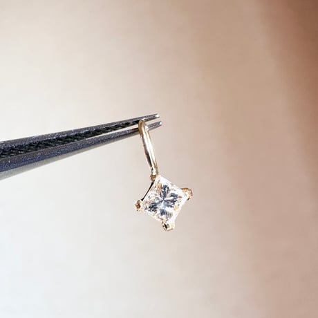 K18YG 天然ダイヤモンド 0.10ct チャーム　プリンセスカット　ペンダントトップ