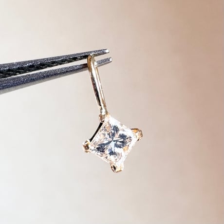 K18YG 天然ダイヤモンド 0.10ct チャーム　プリンセスカット　ペンダントトップ