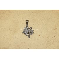 【ヴィンテージアクセサリー】スターリングシルバー（金メッキ）　ローズ型ネックレストップ