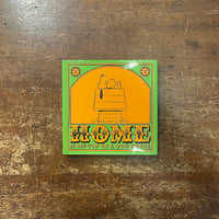 「HOME IS ON TOP OF A DOG HOUSE」Charles M. Schilz（チャールズ・M・シュルツ）