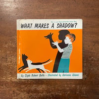 「What Makes a Shadow？」Clyde Robert Bulla　Adrienne Adams（エイドリアン・アダムス）