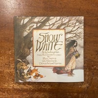 「Snow White」Trina Schart Hyman（トリーナ・シャート・ハイマン）
