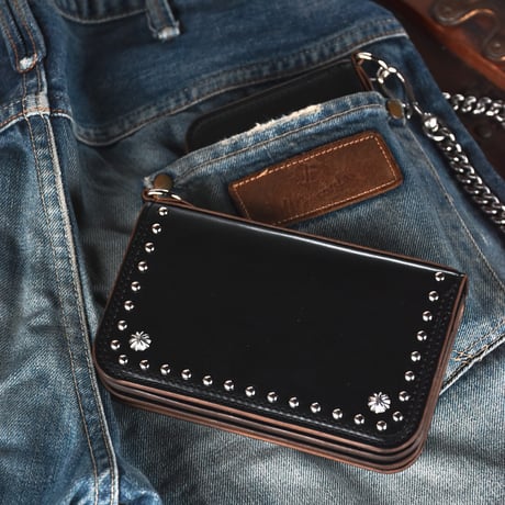 SHELL & STUDS MID WALLET- horse butt -