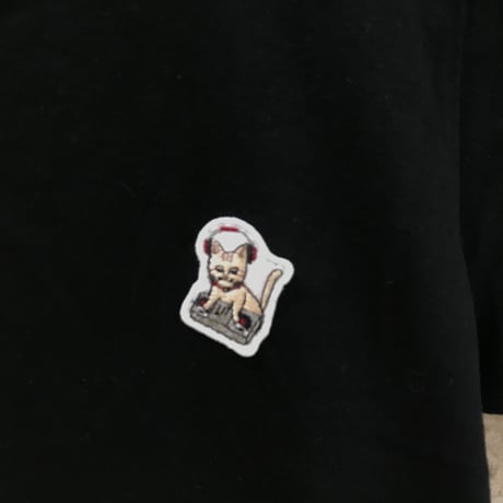 「 DJ猫ワッペンワンポイントTシャツ（※レディース）」ブラック WM / WL 2026AW新商品 WATERFALL　WM / WL