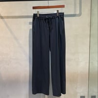 2603803センタープレスパンツ