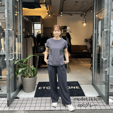 2603102後ろスリット半袖Tシャツ