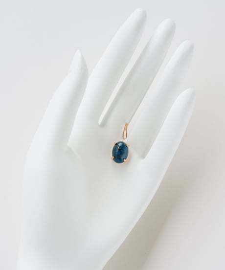 オーバルピアス(鉄紺黄結晶)