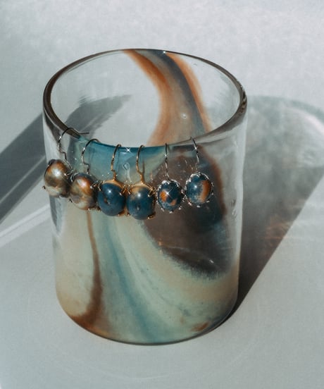 オーバルピアス(鉄紺黄結晶)