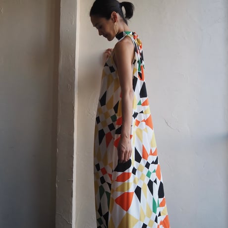 neck ribbon dress