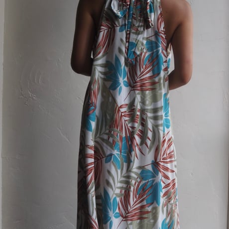 neck ribbon dress