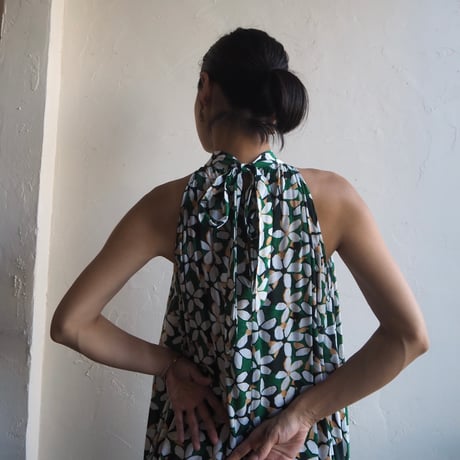 neck ribbon dress