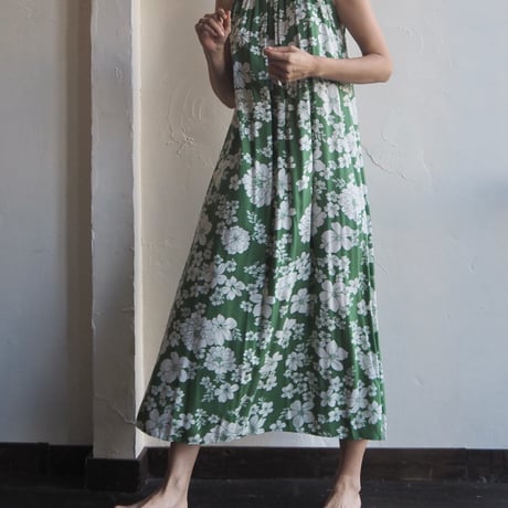 neck ribbon dress