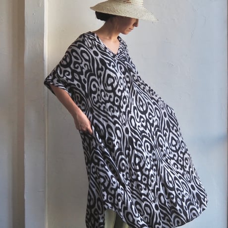 monochrome caftan dress