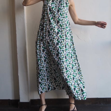 neck ribbon dress