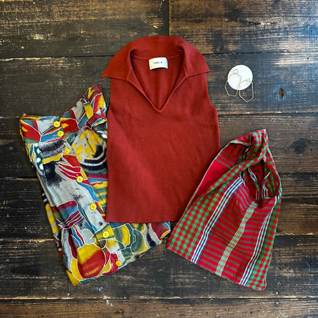 sleeveless ribbed collar top