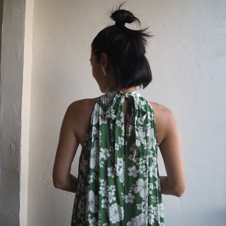 neck ribbon dress