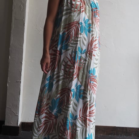 neck ribbon dress