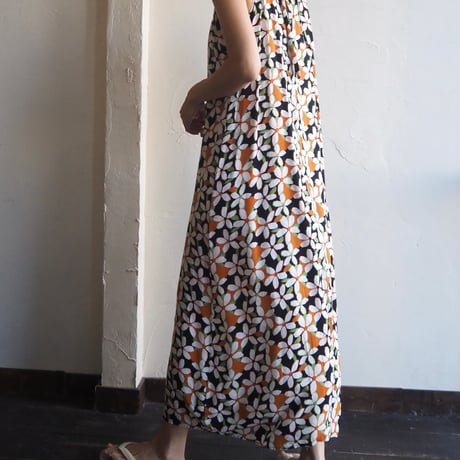 neck ribbon dress