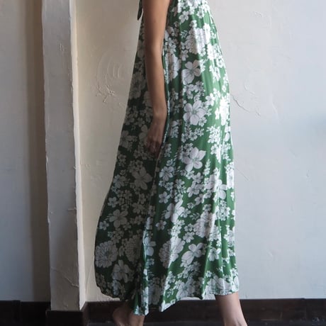 neck ribbon dress