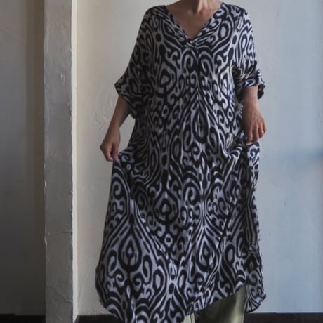 monochrome caftan dress