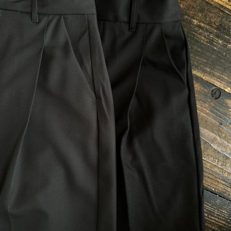 TR twill pleated pants