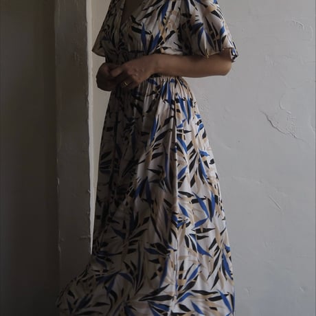 back ribbon flare dress
