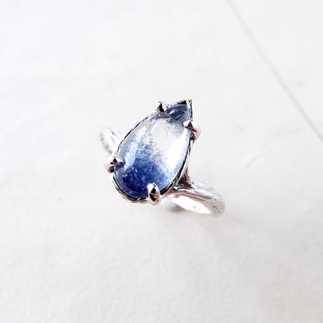 青い花のデュモルチェリング（ドロップ）