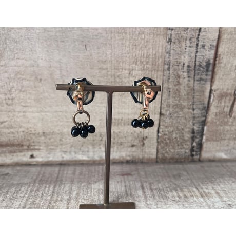 ぶつぶつ丸＋ガラスビーズピアス・イヤリング　black kinari cha 15mm