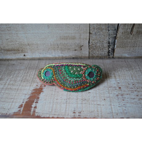 ポリマークレイと刺繍のにぎやかバレッタ