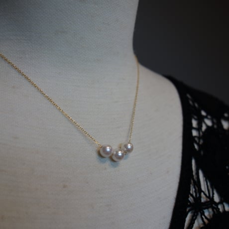 AKOYA three pearls necklace