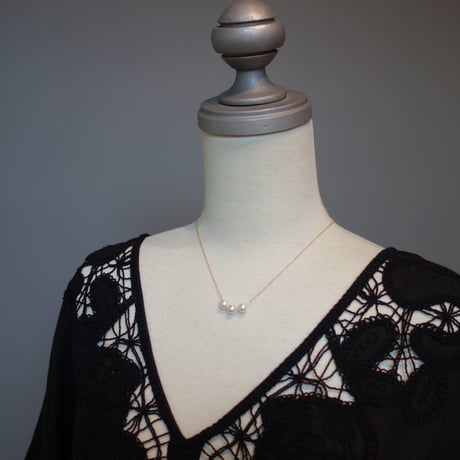 AKOYA three pearls necklace
