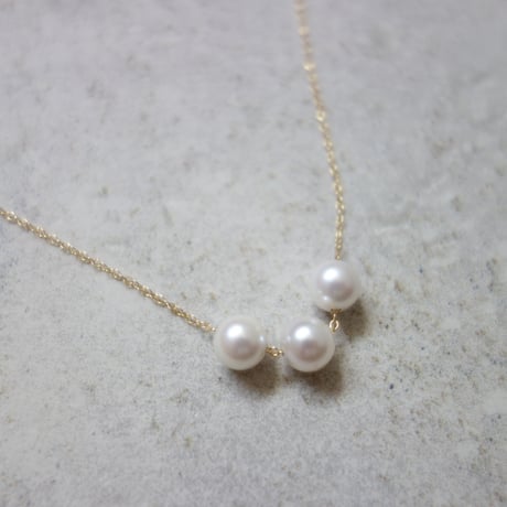 AKOYA three pearls necklace
