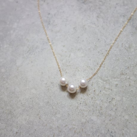 AKOYA three pearls necklace
