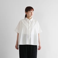 シャトルリネンライトバックボタン2way半袖ブラウス（ブラック