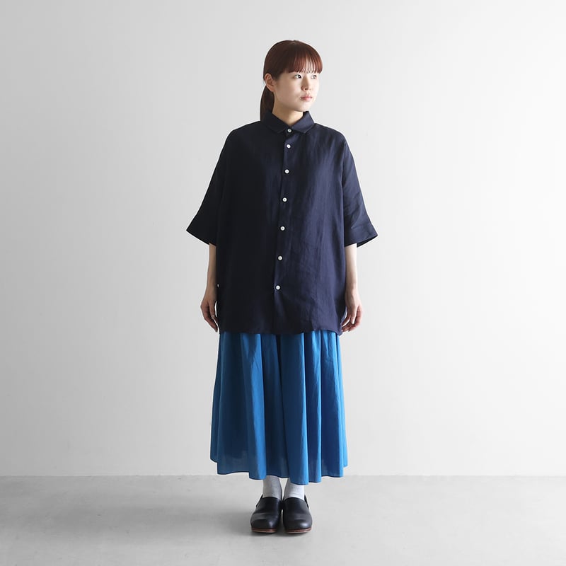 HUIS./遠州織物シャトルリネン100%バックボタン日本製シャツ半袖ネイビー シャトルリネンシームレス半袖オーバーシャツ （ダークネイビー