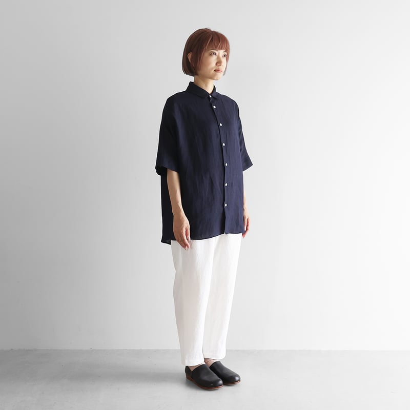 HUIS./遠州織物シャトルリネン100%バックボタン日本製シャツ半袖ネイビー シャトルリネンシームレス半袖オーバーシャツ （ダークネイビー