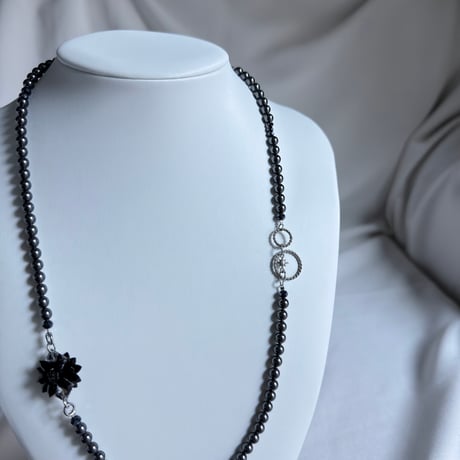 Sole Black Pearl Necklace