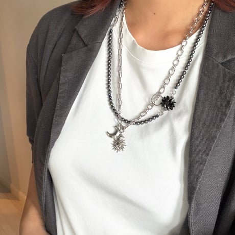 Lilly Necklace