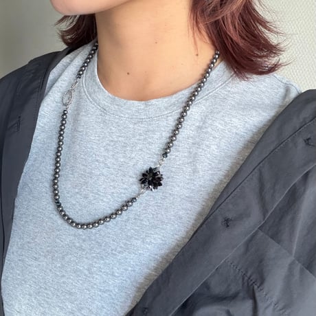 Sole Black Pearl Necklace