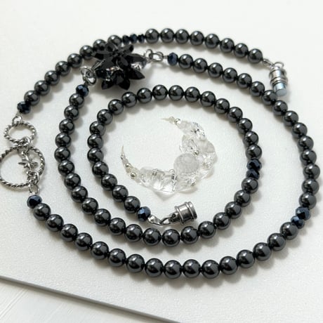 Sole Black Pearl Necklace