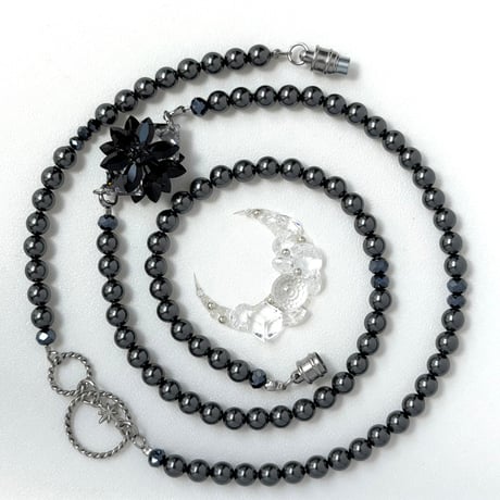 Sole Black Pearl Necklace