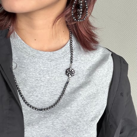 Sole Black Pearl Necklace