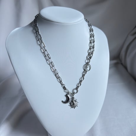 Lilly Necklace