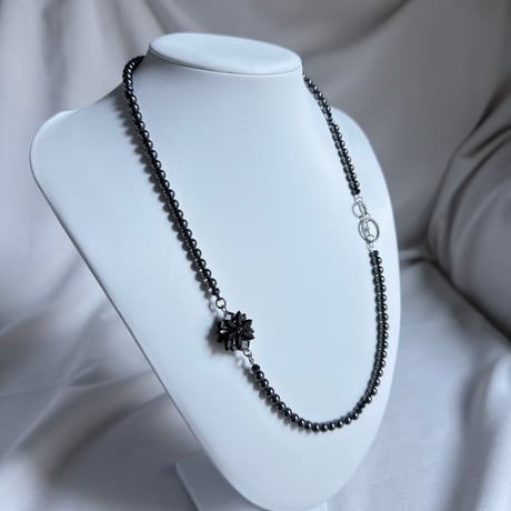Sole Black Pearl Necklace