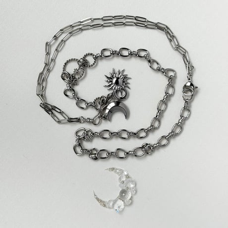 Lilly Necklace