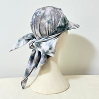 70cm Carré／【一点もの】手染め 月虹モノクローム スカーフキャップ70cm角