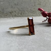 ガーネットのリングカフ
